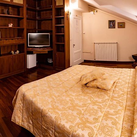 カゼルタ Real Borbone Bed & Breakfast エクステリア 写真