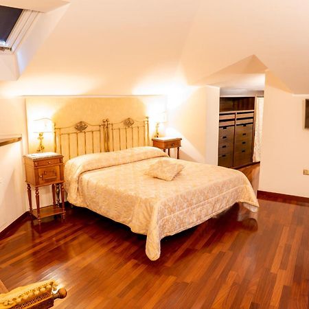 カゼルタ Real Borbone Bed & Breakfast 部屋 写真