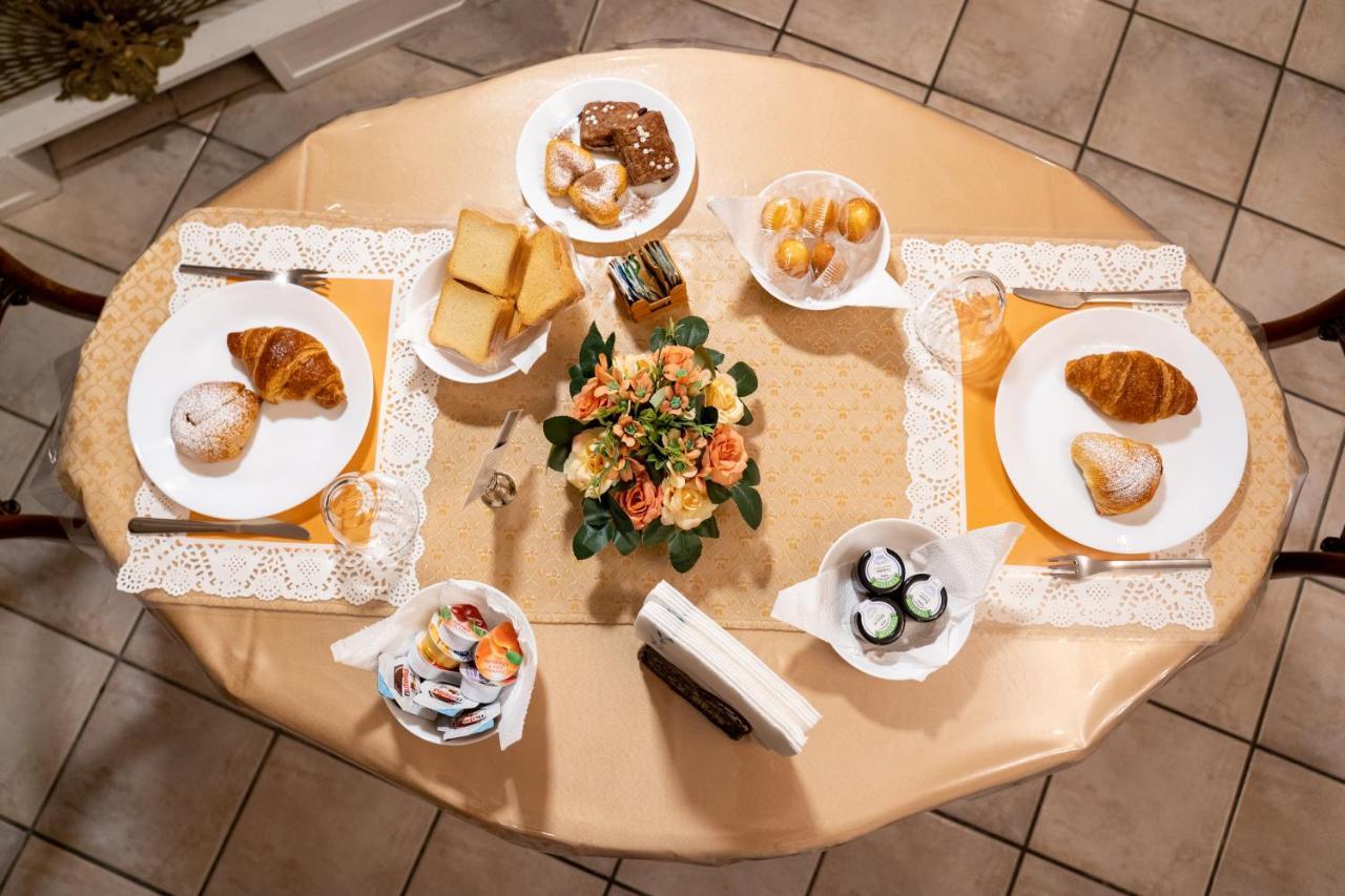 カゼルタ Real Borbone Bed & Breakfast エクステリア 写真