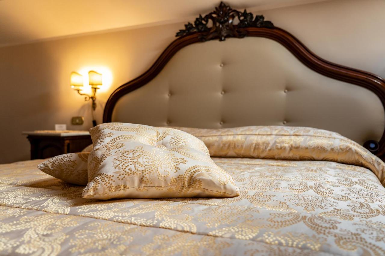 カゼルタ Real Borbone Bed & Breakfast エクステリア 写真