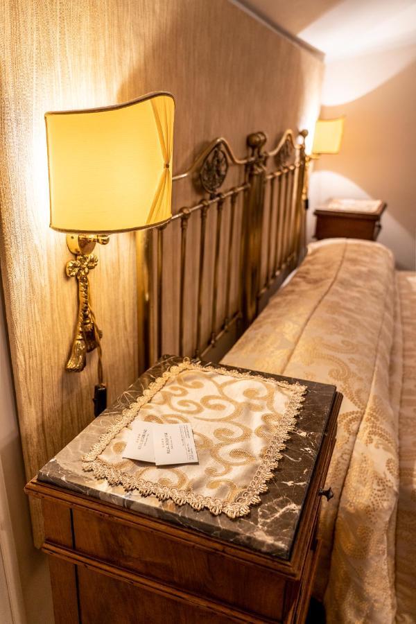 カゼルタ Real Borbone Bed & Breakfast エクステリア 写真