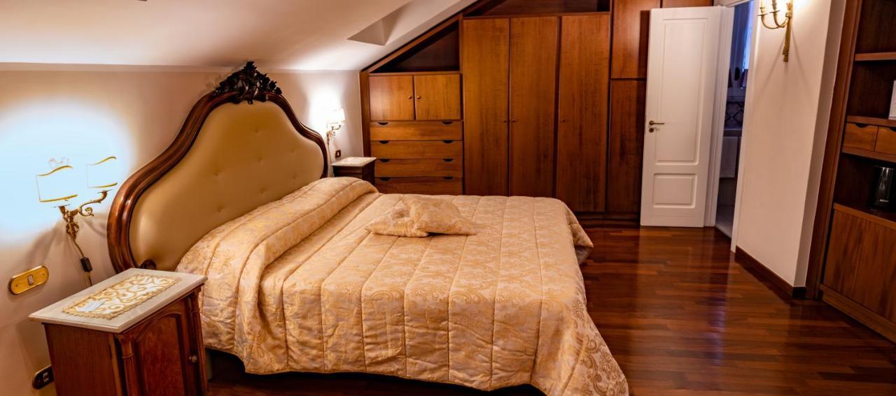カゼルタ Real Borbone Bed & Breakfast エクステリア 写真