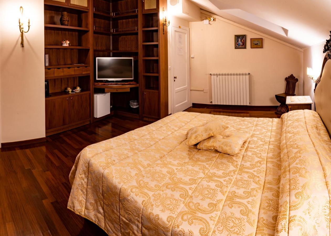 カゼルタ Real Borbone Bed & Breakfast エクステリア 写真