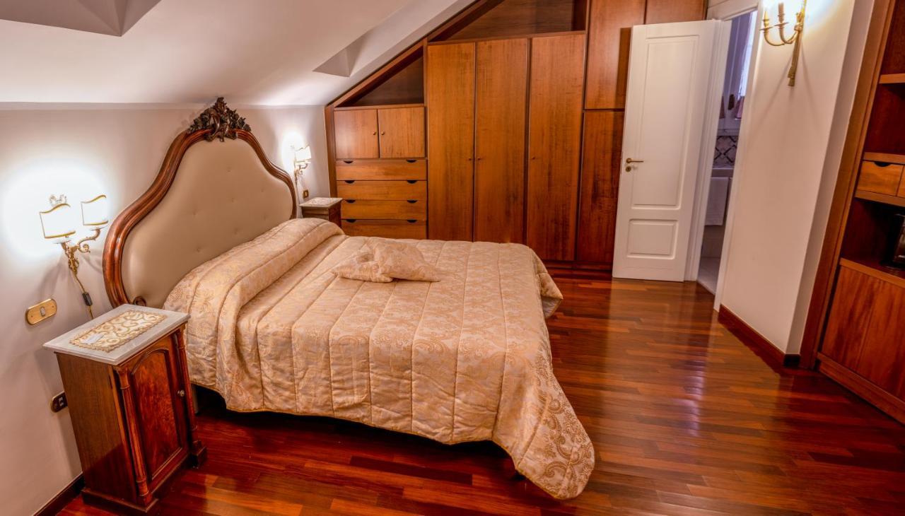 カゼルタ Real Borbone Bed & Breakfast エクステリア 写真