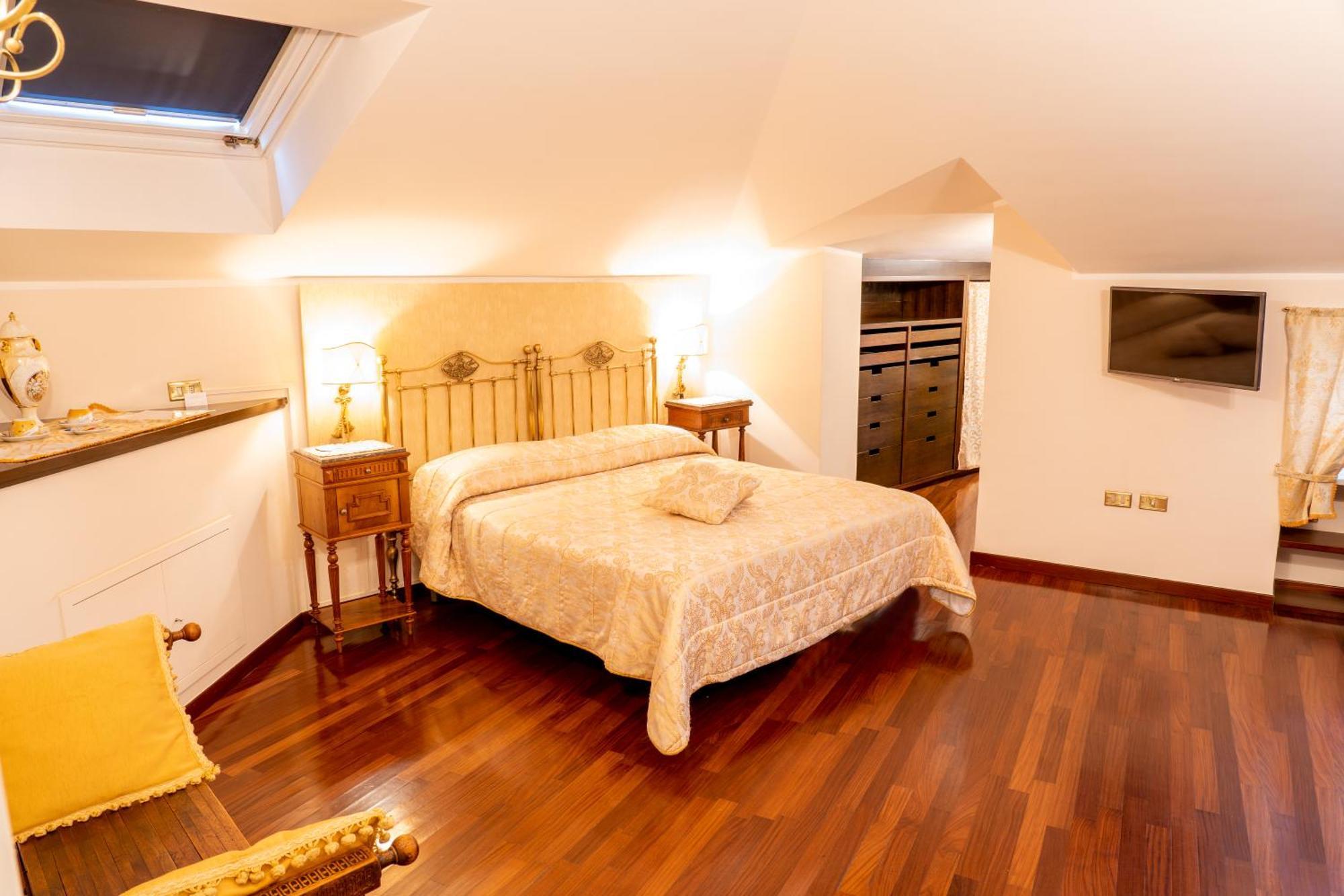 カゼルタ Real Borbone Bed & Breakfast 部屋 写真